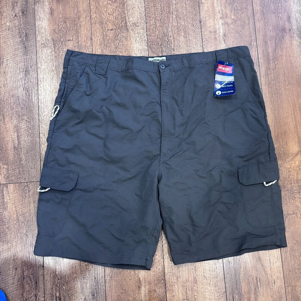 NWT Wrangler Men’s Outdoor Performance Cargo Shorts Dark Gray 48 Stretch Fabric